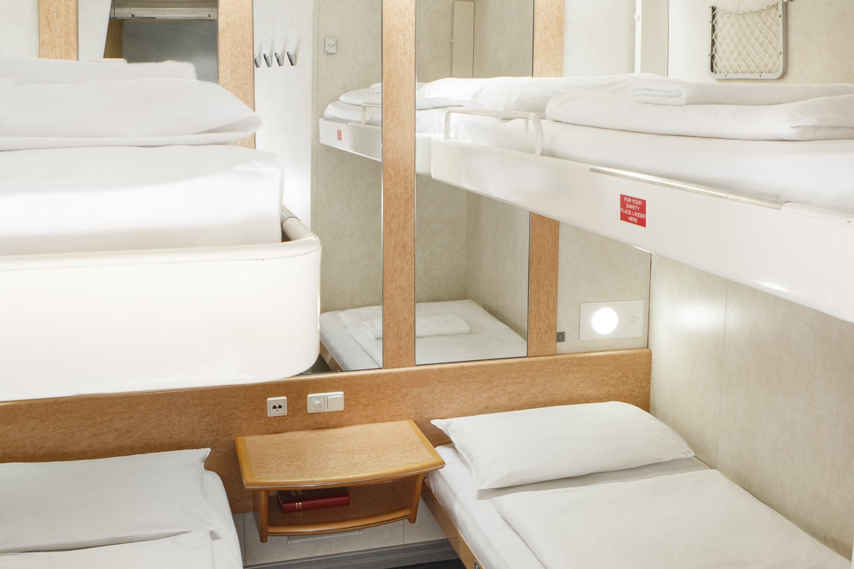 Accommodation 10 Cabin 2B P 532 retouched