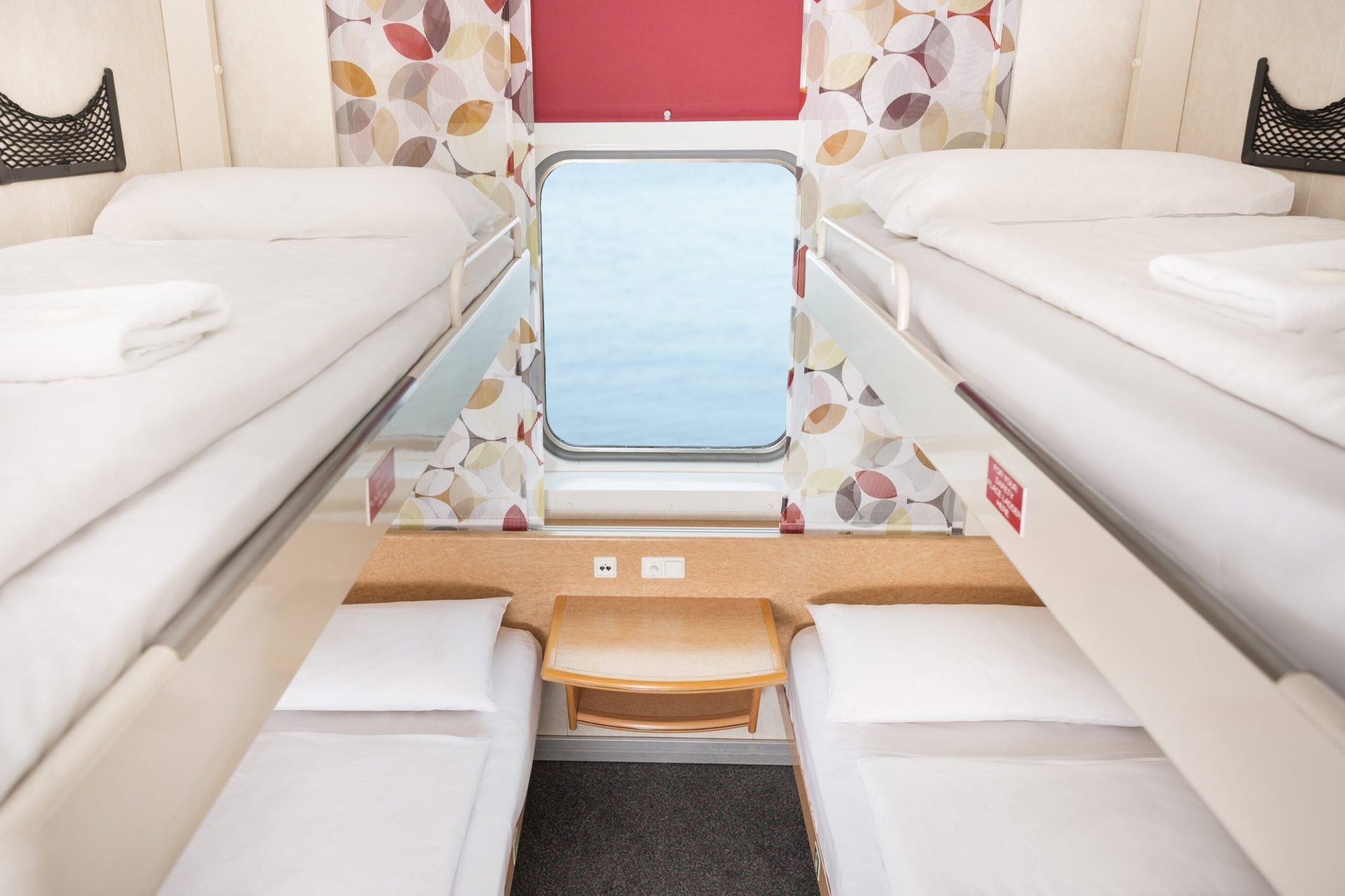 Accommodation 1 Cabin 2B P 696 retouched